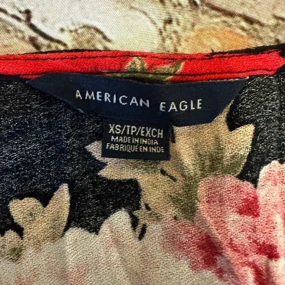 AMERICAN EAGLE WOMEN BLACK SMOCKED FLORAL BLOUSE - Picture 4 of 7